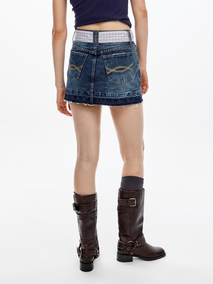 джинсовая мини-юбка с поясом из линейки  young из россии вид сбоку