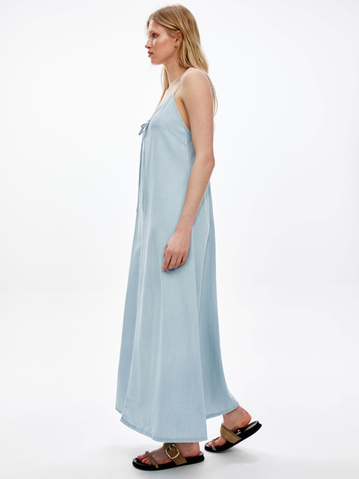 джинсовое платье макси на бретелях из смесового лиоцелла по цене 4599 руб вид справа