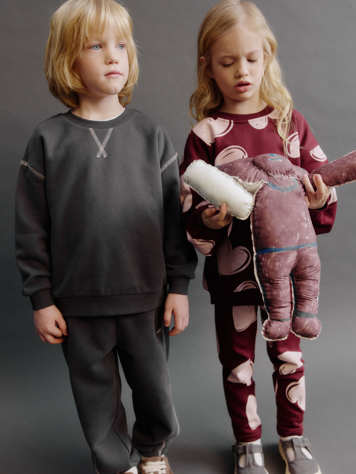 базовый свитшот оверсайз детский от бренда sela вид слева