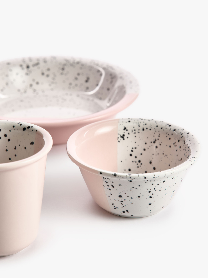 детская глубокая тарелка из костяного фарфора от бренда sela вид слева