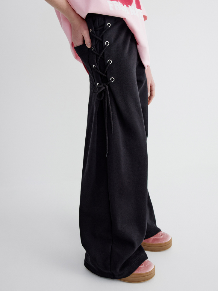 Свободные брюки со шнуровкой для девочек 2499₽