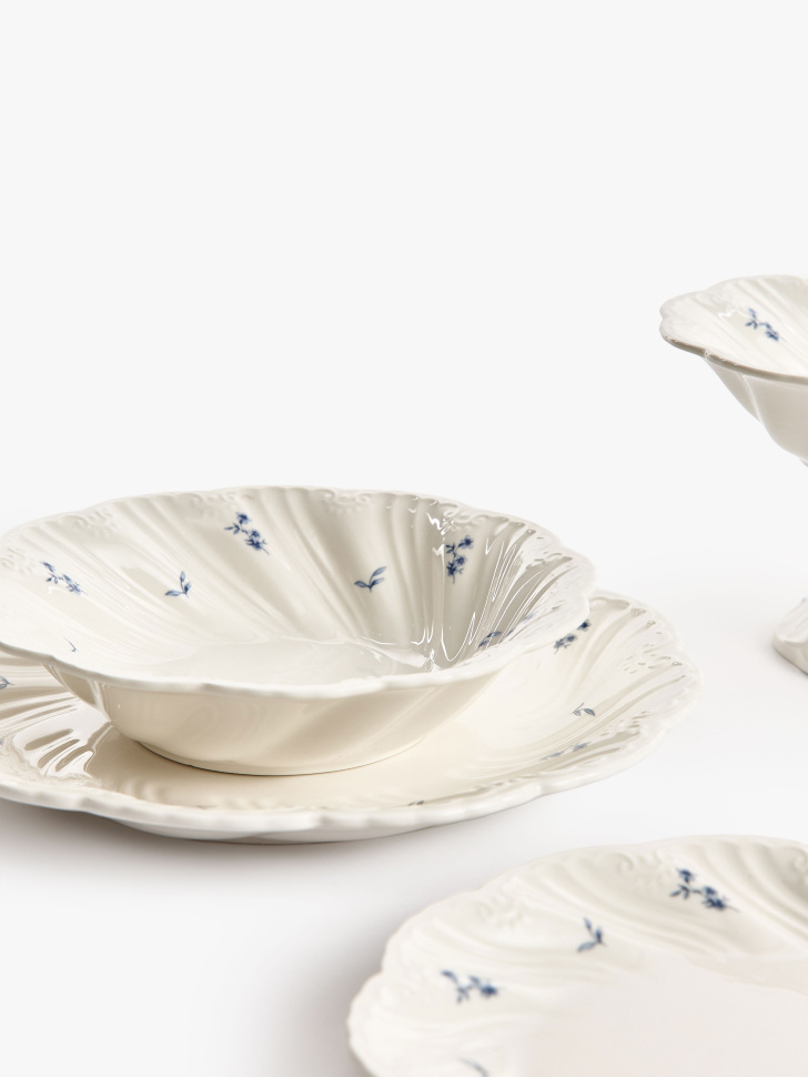 глубокая тарелка из фарфора с рисунком от бренда sela вид слева