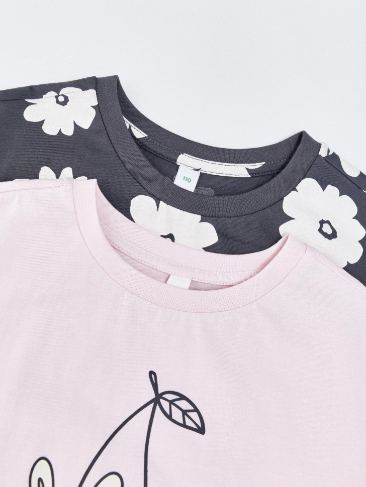 набор из 2 футболок для девочек от бренда sela вид слева