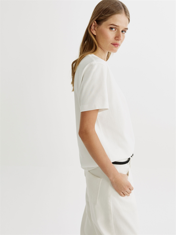 футболка оверсайз с отстрочками из россии вид сбоку