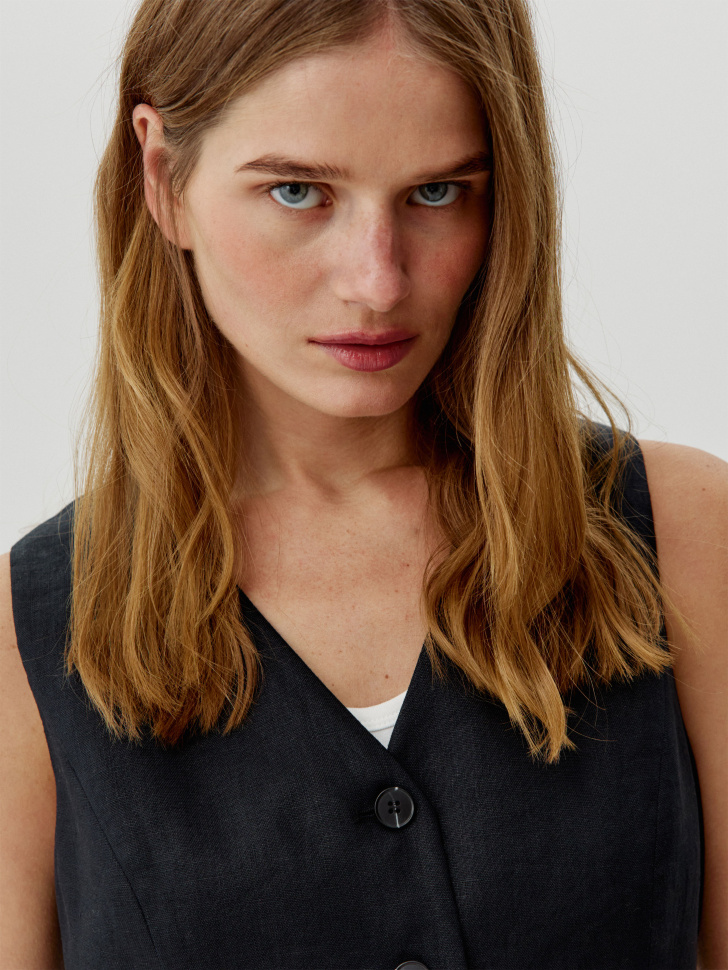 классический жилет из льна премиум качества из россии вид сбоку