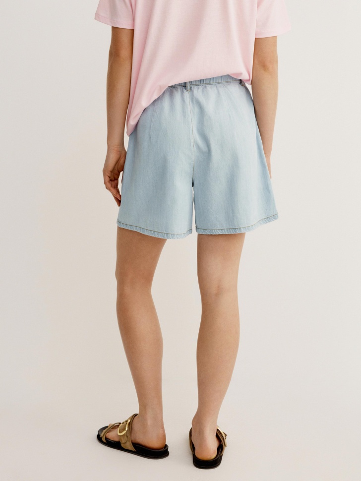 джинсовые шорты из смесового лиоцелла из россии вид сбоку