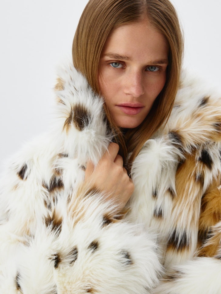 шуба из искусственного меха из меха спереди