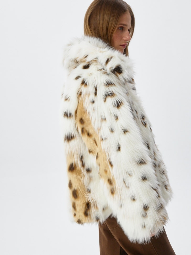 шуба из искусственного меха универсального стиля с лицевой стороны