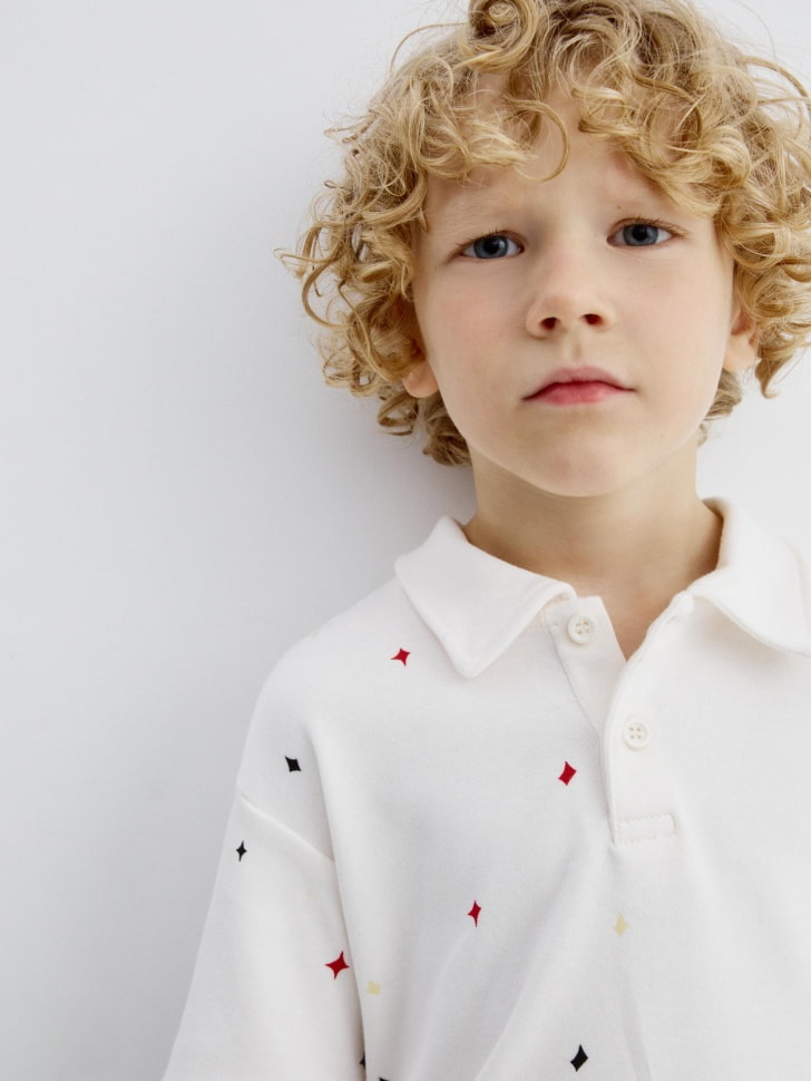 поло с новогодним принтом для мальчиков 4680798801520 в интернет магазине