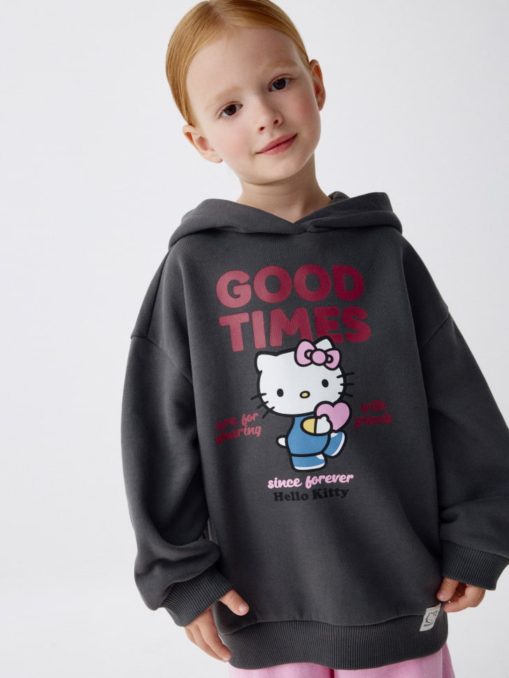Худи с принтом Hello Kitty для девочек. Фото №3