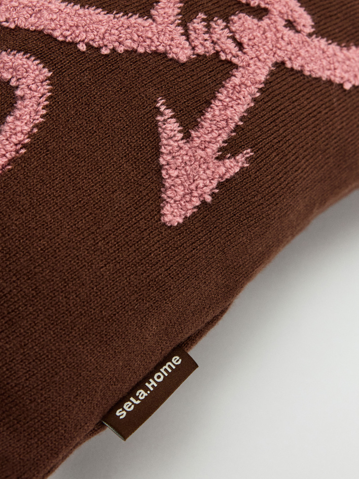 чехол для декоративной подушки с яркой объемной вышивкой по цене 2299 руб вид справа