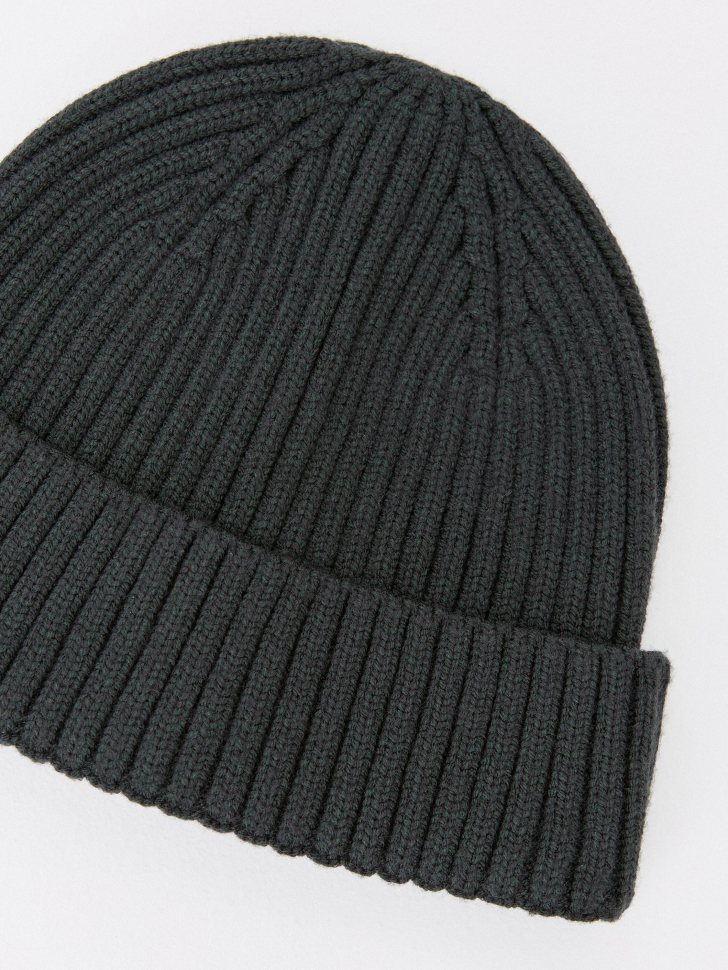 базовая шапка в рубчик от бренда sela вид слева