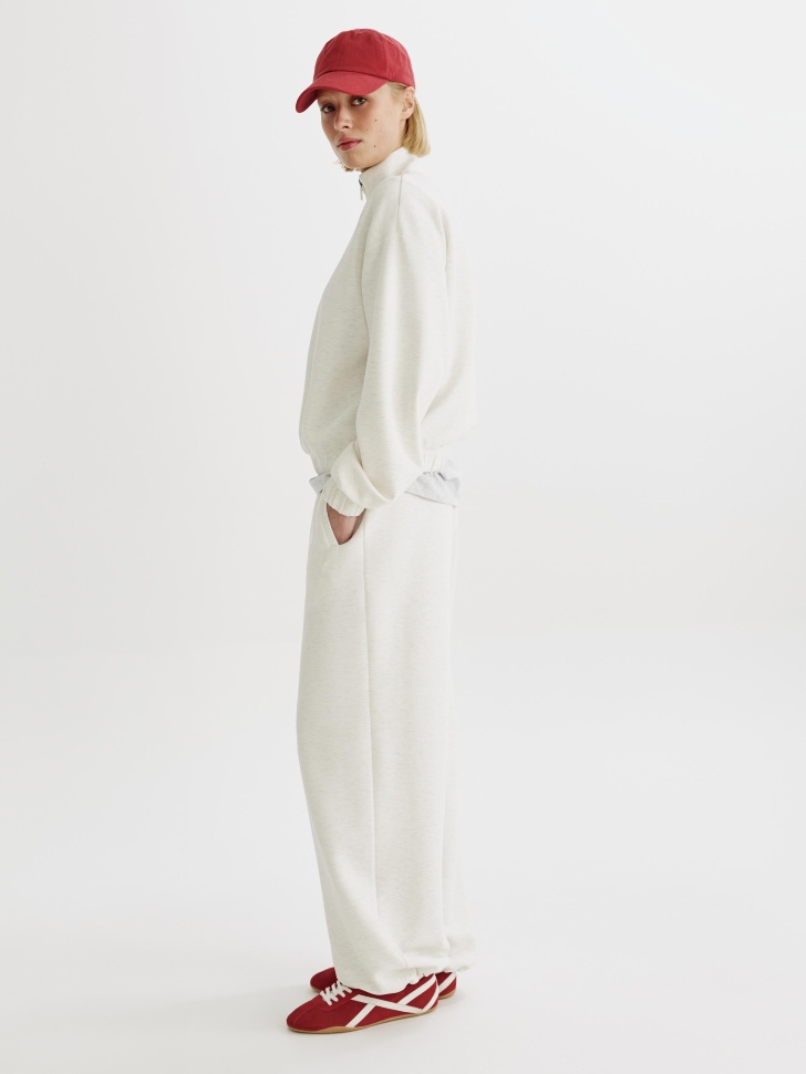 модаловый свитшот с высоким воротником на молнии из россии вид сбоку