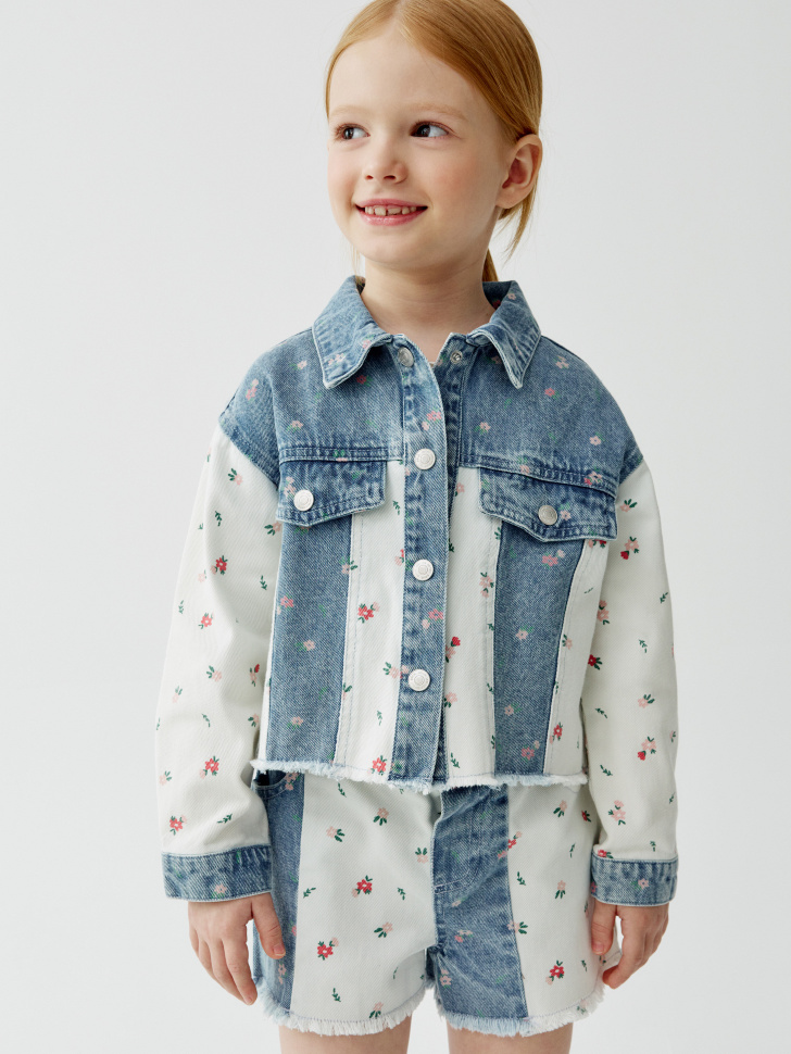 укороченная джинсовая куртка в стиле пэчворк для девочек 4610517894014 фотография