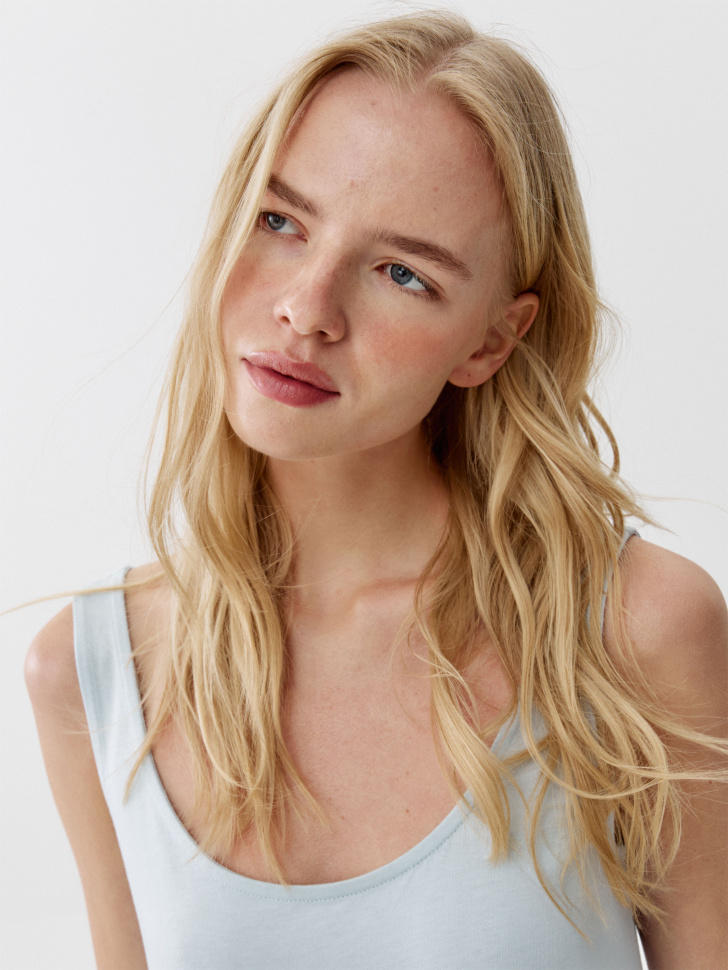 базовое трикотажное платье макси без рукавов из россии вид сбоку