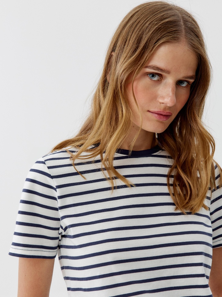 футболка в полоску прямого кроя по цене 999 руб вид справа