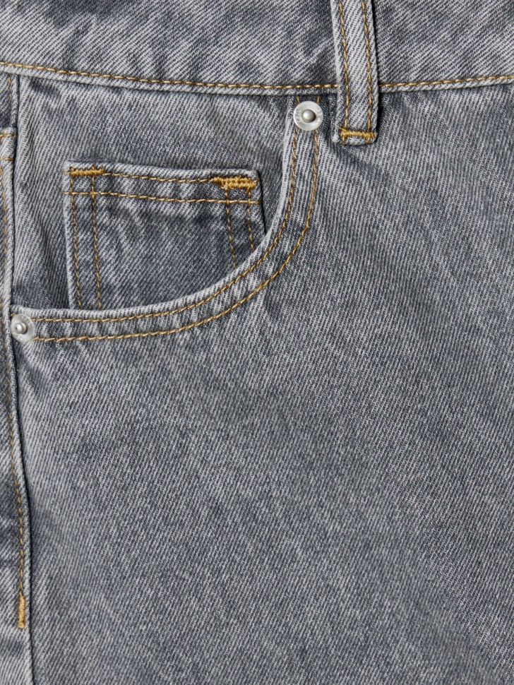 свободные джинсовые шорты бермуды с высокой посадкой классического стиля с лицевой стороны