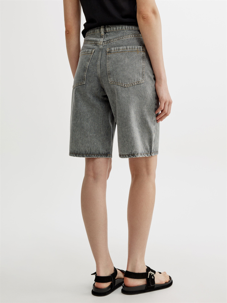 свободные джинсовые шорты бермуды с высокой посадкой из россии вид сбоку