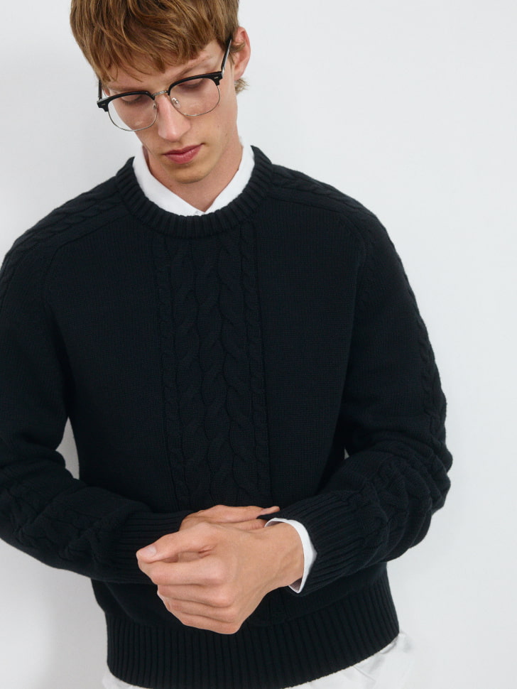 джемпер relaxed fit с рельефной вязкой косами 4680798798653 со скидкой