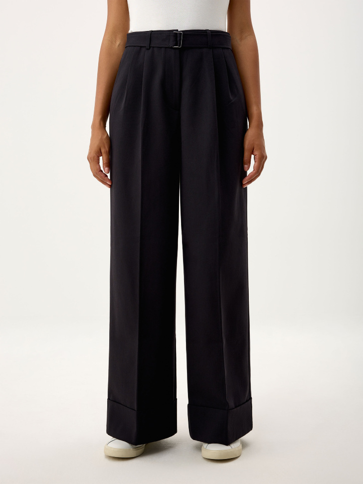 

Костюмные широкие брюки с поясом на талии