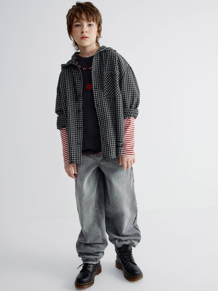 рубашка с капюшоном для мальчиков от бренда sela вид слева