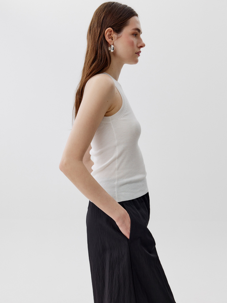 вязаный топ в рубчик из россии вид сбоку