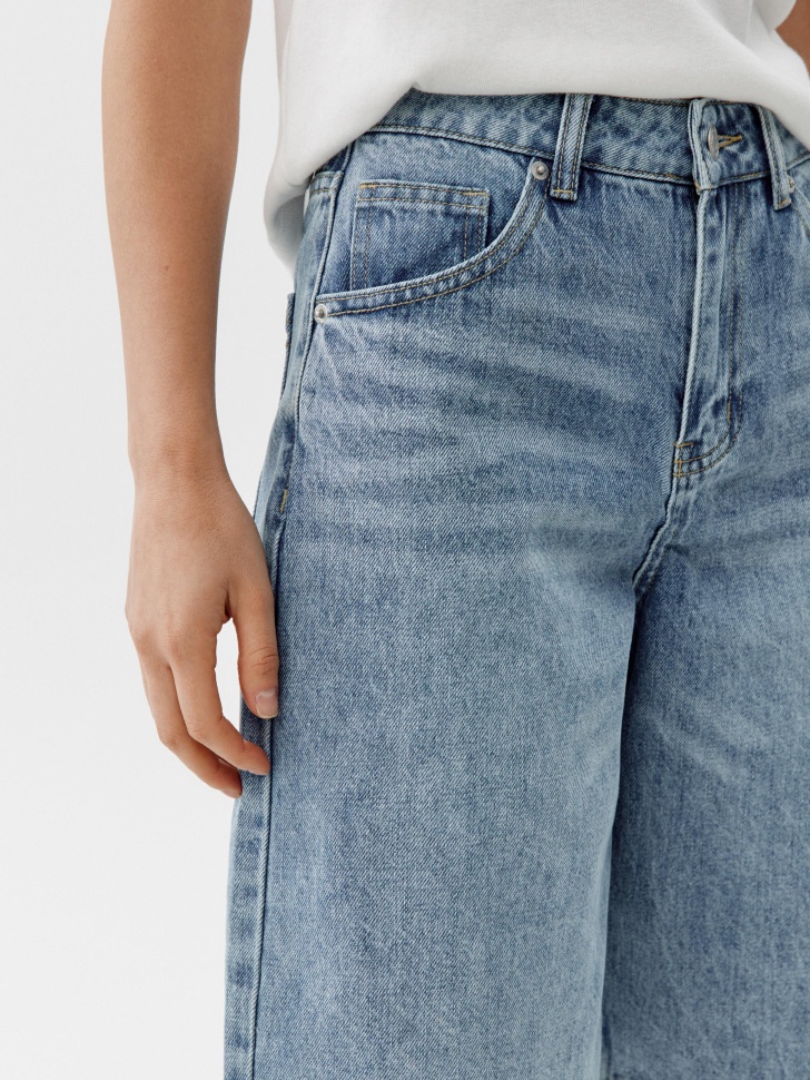 свободные джинсовые шорты бермуды с высокой посадкой из россии вид сбоку