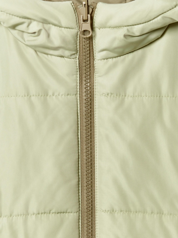 двусторонний жилет с капюшоном для мальчиков из синтепона спереди