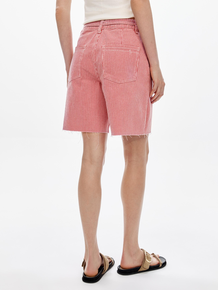 джинсовые шорты-бермуды со шнурком на поясе из россии вид сбоку