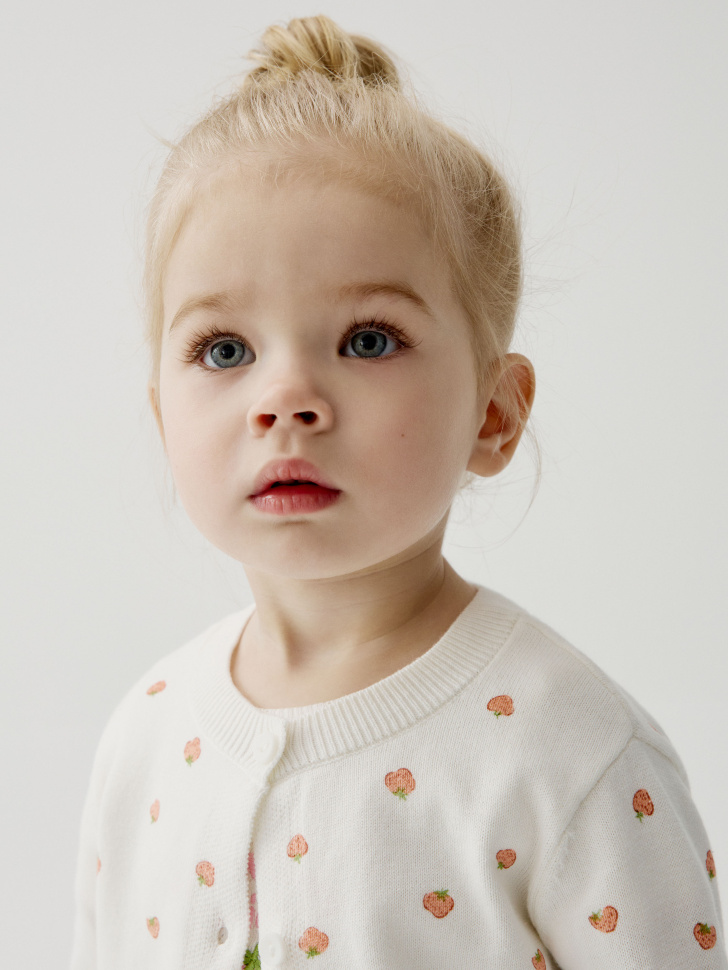 кардиган с принтом для малышей от бренда sela вид слева