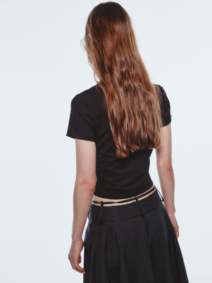 футболка с принтом из линейки  young из хлопка спереди