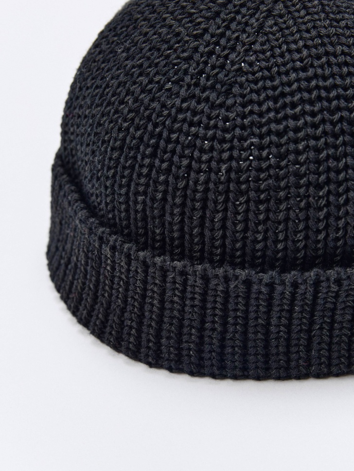 короткая шапка бини для мальчиков по цене 999 руб вид справа