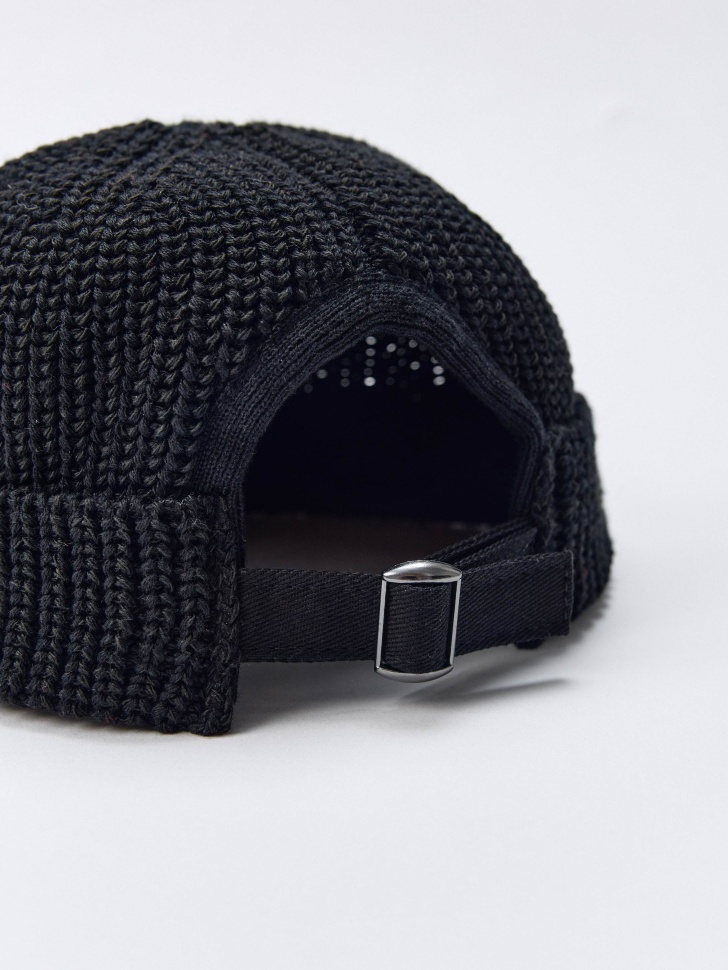 короткая шапка бини для мальчиков из россии вид сбоку