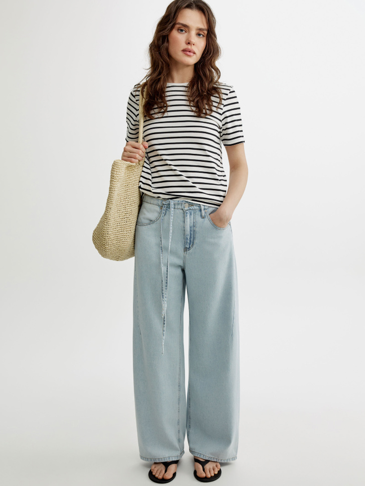 футболка в полоску прямого кроя от бренда sela вид слева