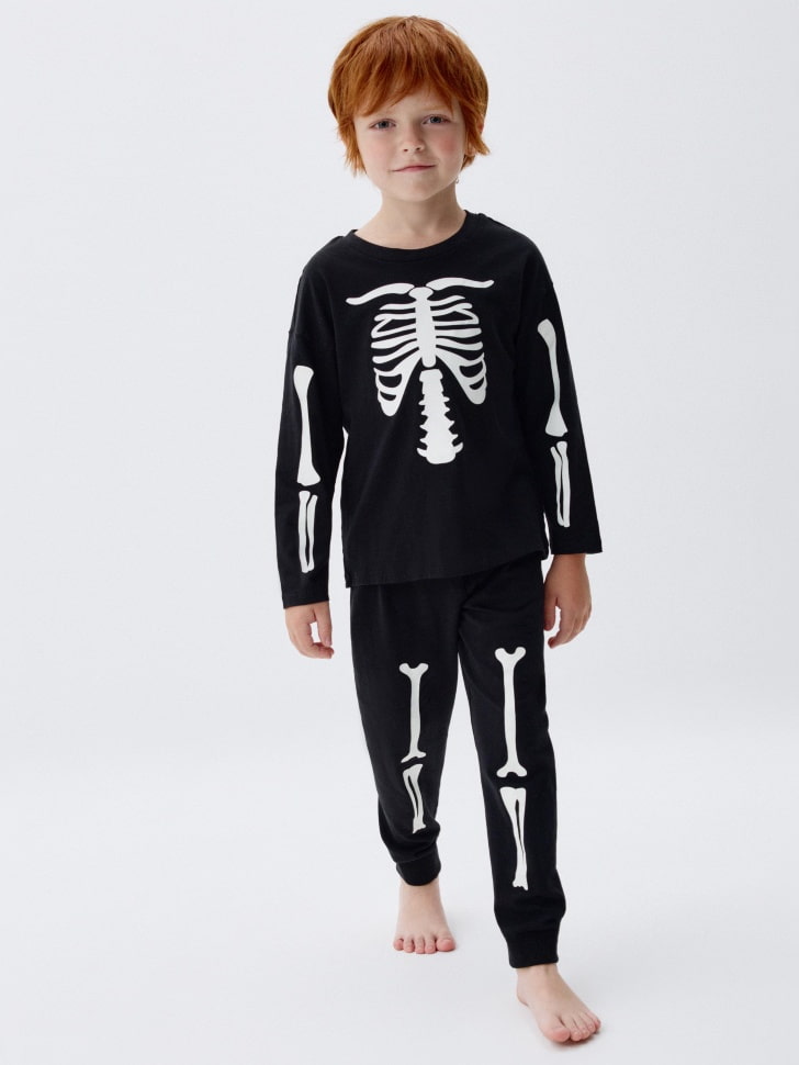 пижама со светящимся в темноте принтом halloween для мальчиков 4680798610542 по акции
