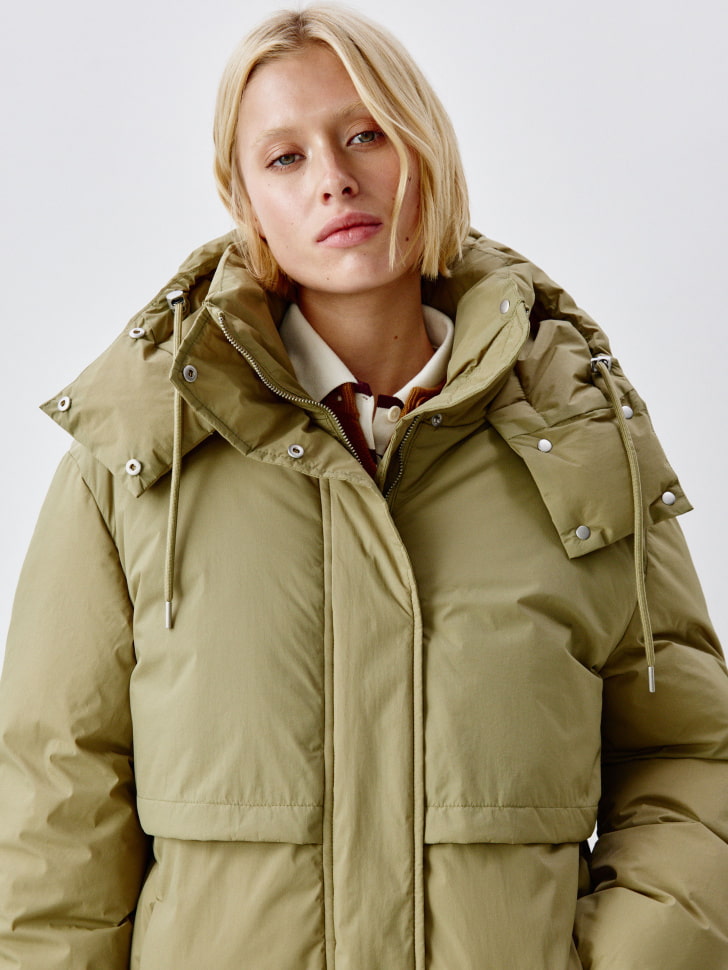 стеганое пальто с капюшоном 4610517072979 по акции