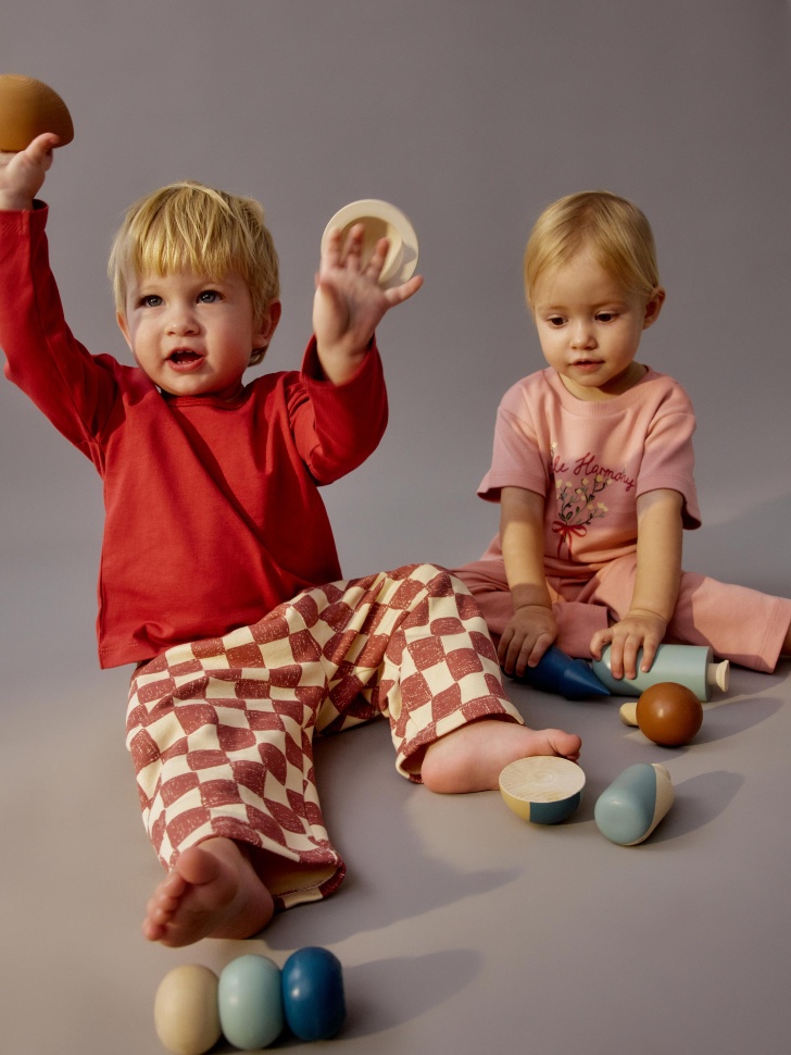 утепленные брюки с принтом и вышивкой для малышей 4680798765020 по акции