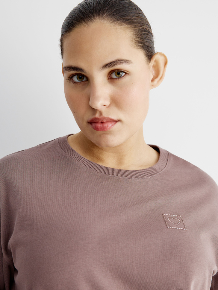 лонгслив anna oversize fit с вышивкой универсального стиля с лицевой стороны