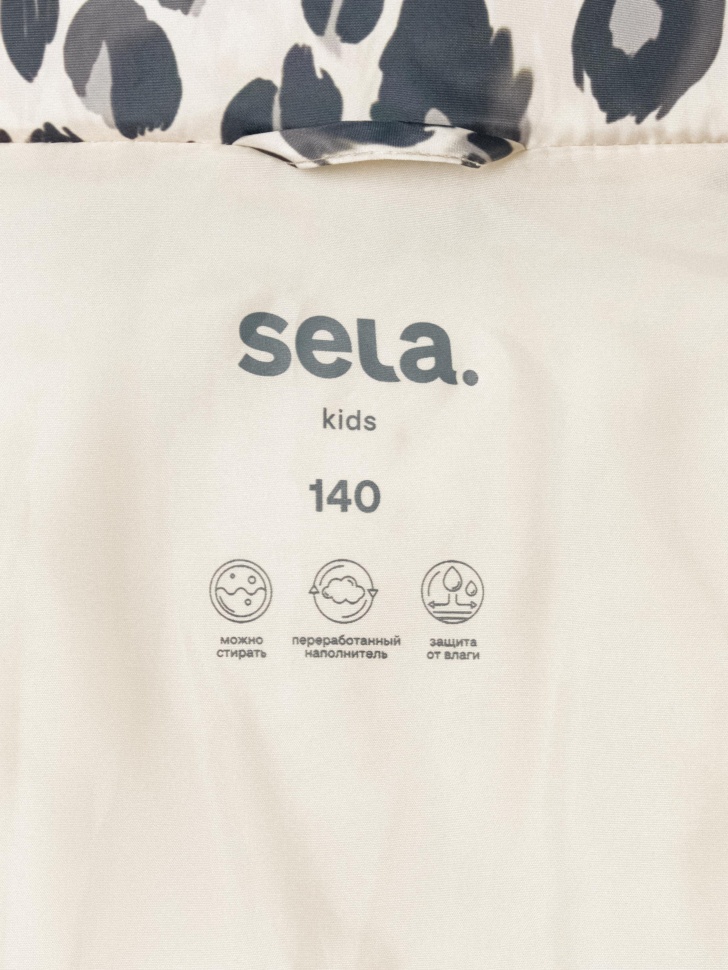 дутая куртка с анималистичным принтом для девочек по цене 3999 руб вид справа