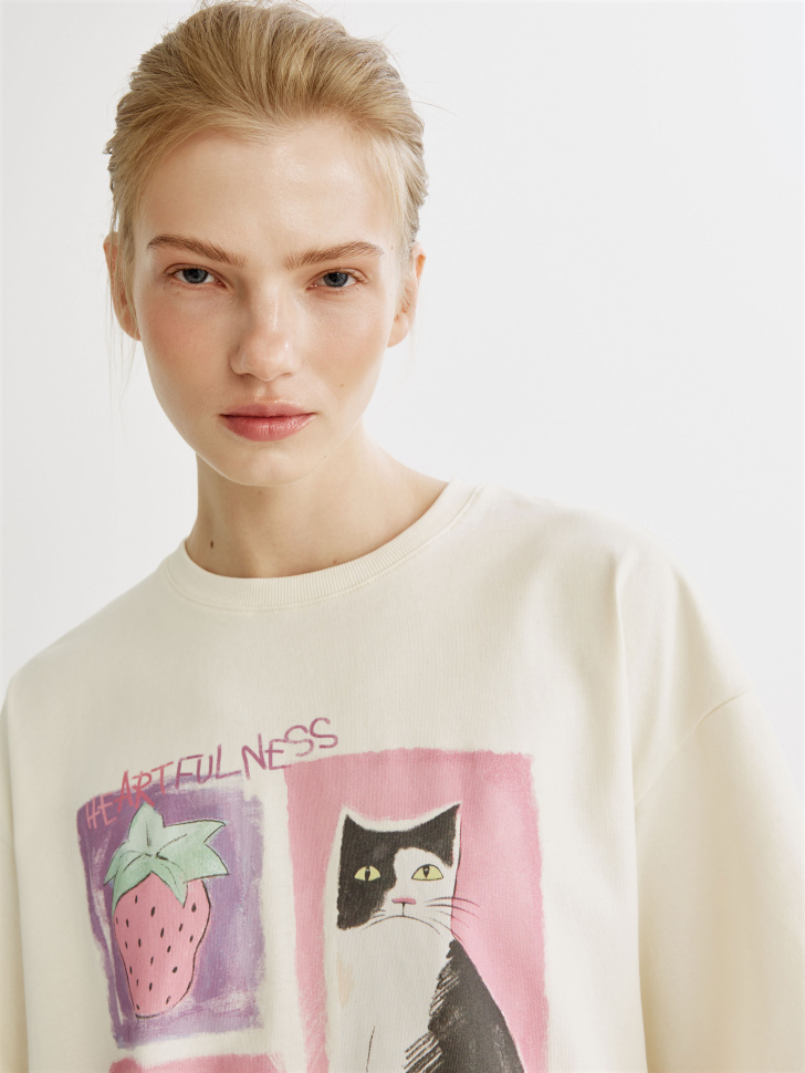 футболка оверсайз с принтом по цене 2299 руб вид справа