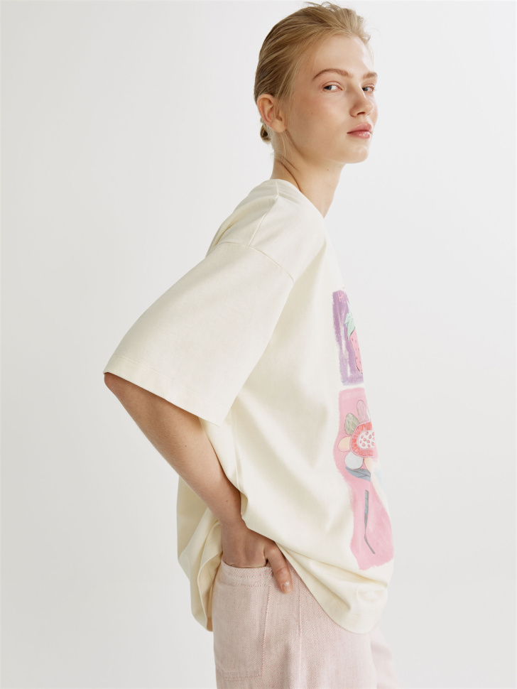 футболка оверсайз с принтом из россии вид сбоку