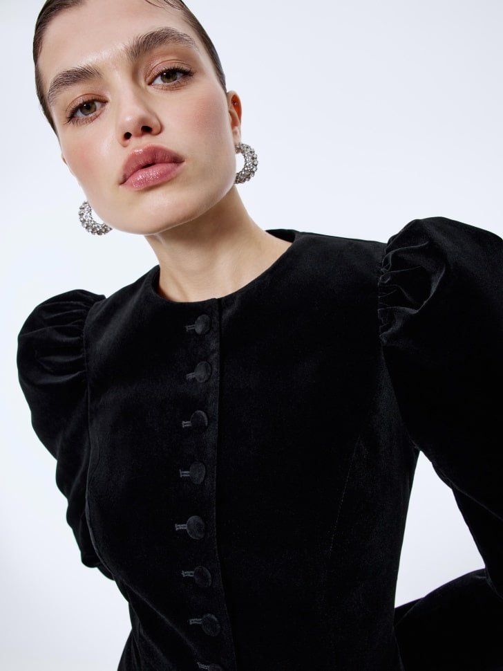 укороченный жакет с баской из бархата 4610517038036 купить с доставкой