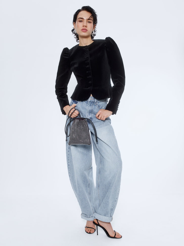 укороченный жакет с баской из бархата 4610517038036 на официальном сайте