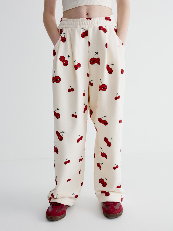 трикотажные брюки с принтом для девочек от бренда sela вид слева