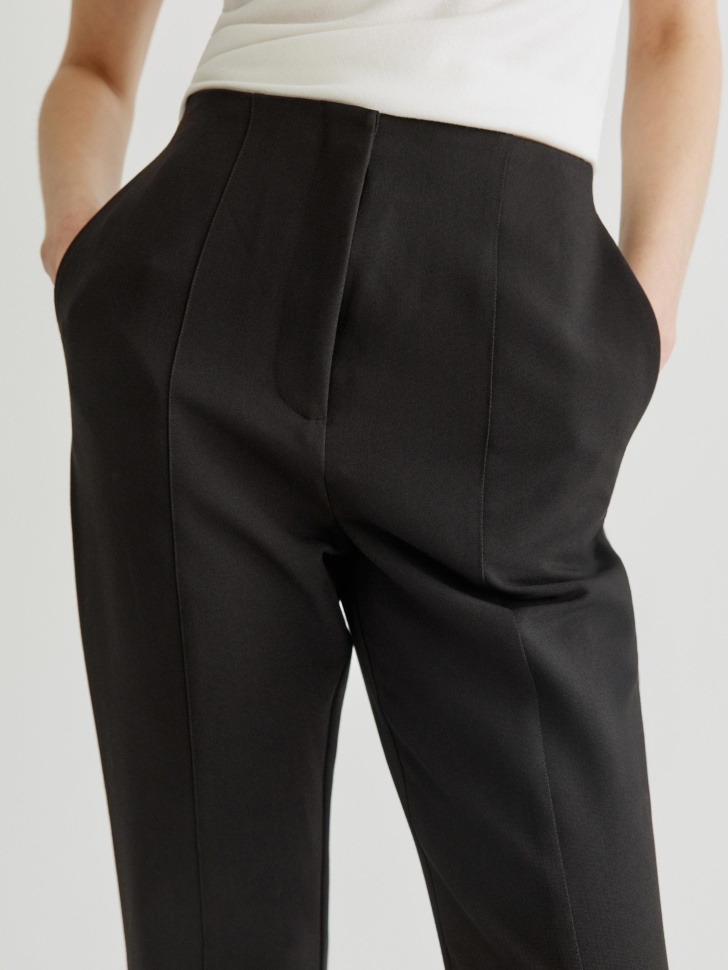 брюки клеш со стрелками из эластичной ткани от бренда sela вид слева