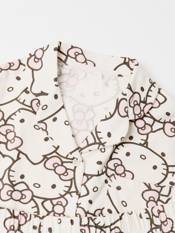 Трикотажная пижама с принтом Hello Kitty для девочек. Фото №3