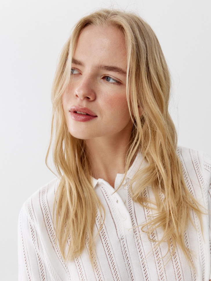 вязаное поло фактурной вязки из россии вид сбоку