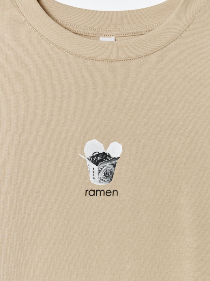 футболка с принтом из линейки  young из хлопка спереди