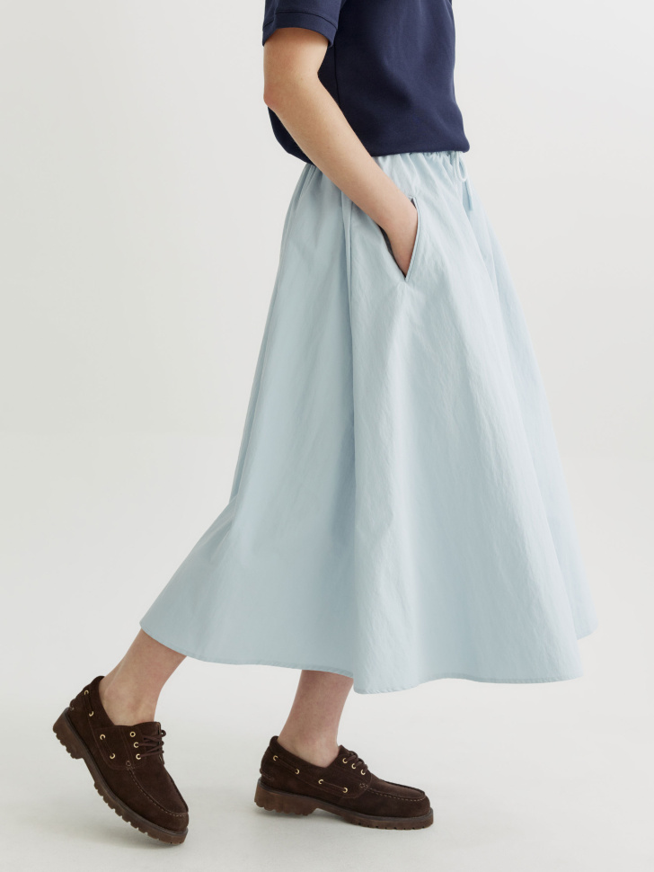 юбка миди из технологичной ткани от бренда sela вид слева