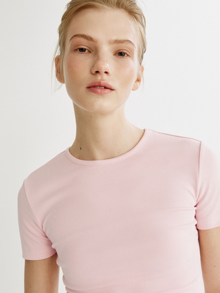 базовая приталенная футболка по цене 1299 руб вид справа